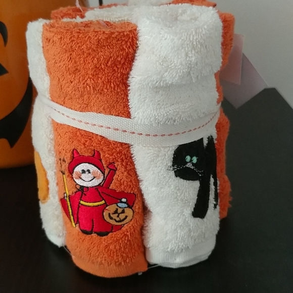 Cute Halloween Towel Set NWT - Picture 3 of 4